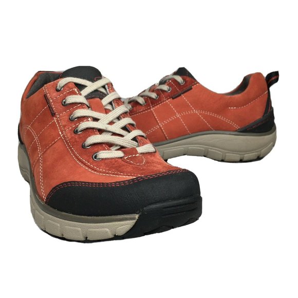 clarks wave trek red